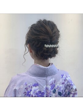 イーチ ディー ヘアーアンドトータルビューティー(each dee hair&total beauty) 【井出　朱音】ゆるふわパーティーヘアセット/大人ガーリー