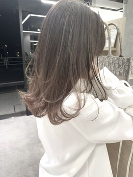 ナナローネス(nana loness) nana loness フワッとくびれミディ　レイヤーカット
