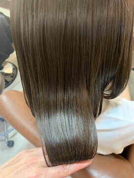 エイミーバイアフロート(amie by afloat) 手触りが違うツヤ感が違う。そうです。マジカルストレートです。