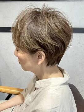 コエバイロゼオ(coe by Roseo) 白髪を魅せるブロンドハイライトカラー