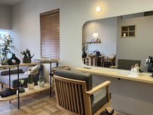 ロロ(roro)の雰囲気（横並び２席ありますのでお子様を連れてのご来店も可能です）
