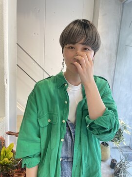 オムズドット(om's dot) マッシュショート×ベージュ