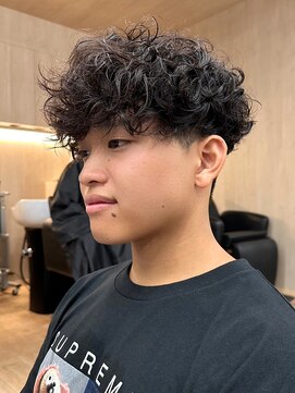 エルマーク 天王寺(L-MARK) スペインカールスパイラルパーマツイストパーマフェード短髪