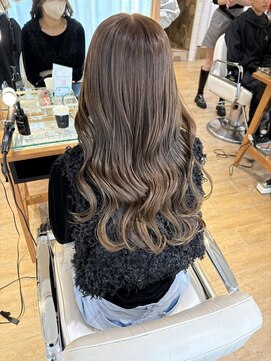 ネオリーブ チロル 横浜西口店(Neolive CiroL.) ブリーチ無しマロンベージュ Wカラー ツヤ髪ロング