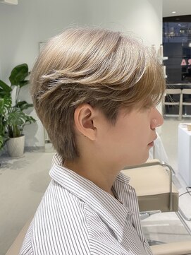 ノラ ウメダ(NORA UMEDA) ブリーチ履歴有+ブリーチ ミルクティーベージュフェザーマッシュ