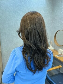 コンフィー(comfy) グレージュで透明感を