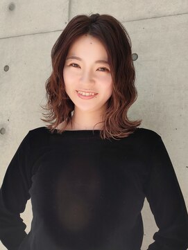 クウキ (kuuki) ミディアム大人ウルフ波ウェーブ結べるボブレイヤーカットうる艶