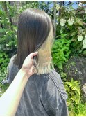 オリーブベージュ