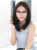 オリーブグレージュとインナーバングの抜け感丸みレイヤー