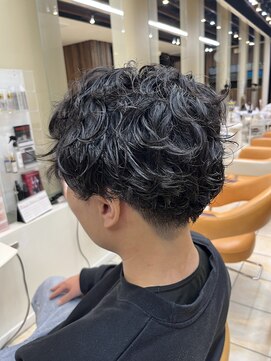 クオリス 上板橋店(QUALIS) 20代30代◎緩めセンターパートスパイラルパーマで清潔感