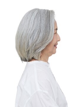 えがお美容室 グレイヘアの方にオススメ◎白髪を活かしたやわらか上品ボブ