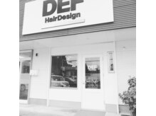 デフヘアー(DEF Hair)の雰囲気（白い看板が目印です。）