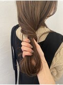 クリーミーベージュ