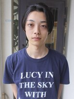 オーオ シカシカ(OOO YY) クリーンな印象のセンターパート/毛流れパーマ