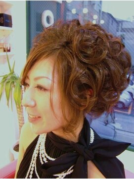 ラチャウ(La.Ciau) ナイトヘアーアップ