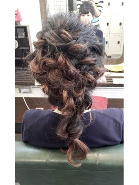 ヴィークス ヘア(vicus hair) [vicushair]編み込みアレンジ