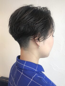 ウィロー(WILLOW) 【WILLOW】甘めに刈り上げたハンサムショート(井下貴史)