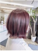 アッシュ系ヴァイオレットの外ハネミディアムボブ