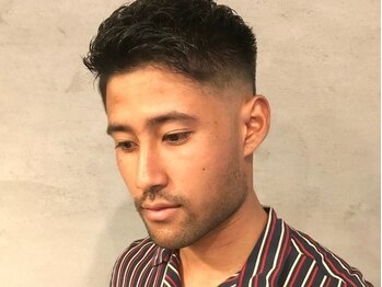 ザ バーバー ルイス(THE BARBER LUI'S)の写真/【平日22時迄営業】ビジネスマンに欠かせない身だしなみだからこそ朝のスタイリングも楽に★仕事帰りにも◎