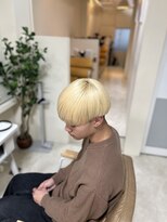 カリーナ(CARINA)&nbsp;ハイトーンマッシュ/ブロンドカラー