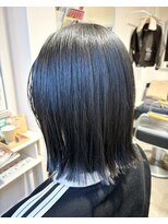トレパルッキエーレ(tre parrucchiere)&nbsp;［-tre-］ブルーブラック×切りっぱなしボブ