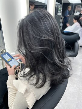 アルドーレフィエロ シンサイバシ(Ardore fiero shinsaibashi) コントラスト極ハイライト☆アッシュブラック