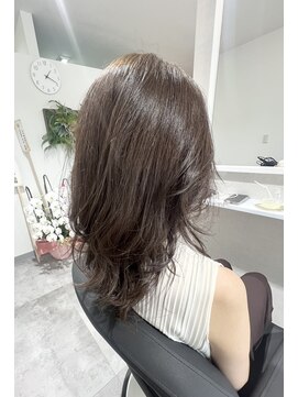 リルノーティス(Lil notice) トーンダウンで作るグレージュカラー