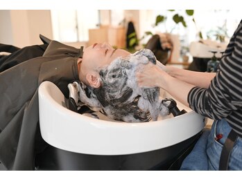 ハンドユー(HAND.U)の写真/美しい髪は健やかな頭皮から◎頭皮の悩みに合わせたヘッドスパ[元町駅/白髪染め/髪質改善トリートメント]