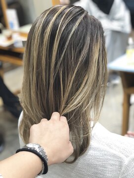 モモ(MOMO) 夏のバレイヤージュ