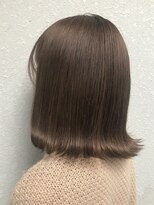 アフロート恵里　耳かけ　ウェーブパーマ　フォギーベージュ