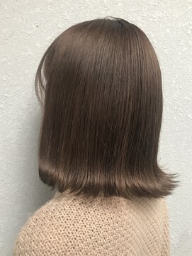 アフロート ディル(AFLOAT D'L) アフロート恵里　耳かけ　ウェーブパーマ　フォギーベージュ