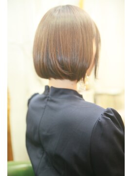 テテクルー(tete et clou) ぶつ切りではない大人の切りっぱなしボブ