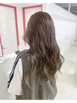 ジーナ  札幌大通(Zina) 大人可愛いハイライト×インナーカラー【Zina札幌大通】