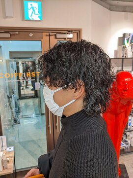 コワファーストナガサキシャンプーボーイ(COIFF1RST NAGASAKI SHAMPOO BOY) センターパートウルフ×グランジパーマ