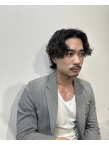 ハイプ(HYPE)&nbsp;スパイラル/ウルフ/センターパート/ニュアンス/ダウンパーマ