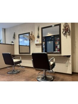 2席のみのプライベートサロン♪経験豊富なスタイリストがマンツーマンでご対応★大型店が苦手な方にも◎