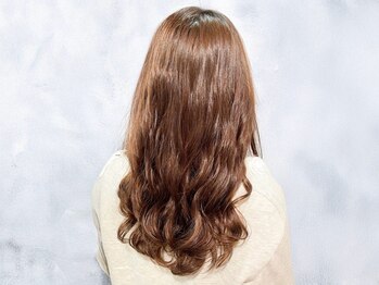 ヘアサロン アウラ(hair salon aura)の写真/《コテ巻きいらずのレディースパーマ》乾かしてオイルスタイリングだけで自然なウェーブ感を再現◎[盛岡]