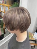 ホワイトグレージュミニウルフショートベリーショート