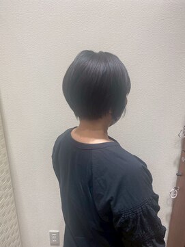 アクセ 大人可愛い黒髪ショートボブ立体感レイヤーカット髪質改善