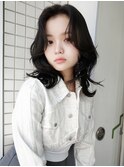 くびれヘア　韓国　ミディアムレイヤー　ゆるふわミディアム