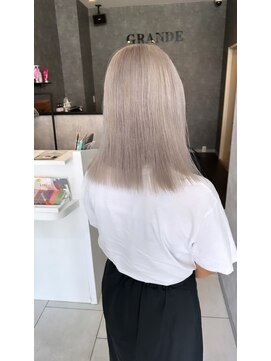 グランデ リー(GRANDE ly) ホワイトカラー