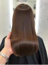 【トリートメント】スリーランドプロデュースの『ドレスケアトリートメント』で絹髪へ導きます。