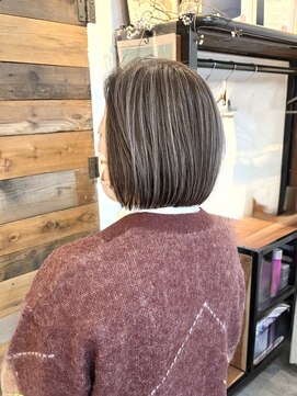 ヌニル(nunill) 白髪ぼかしハイライト/大人ボブ/40代/50代/60代