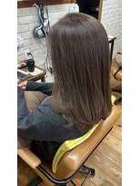 プロスプロカ(Pros-Proca)&nbsp;グレージュカラーのミディアムスタイル