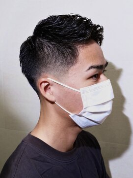 グレイスフル バーバープラチナム 六本木店(Graceful Barber platinum) 黒髪かき上げワイルドアップバングフェード