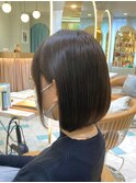 大人かわいい耳掛け内巻き前下がりボブ