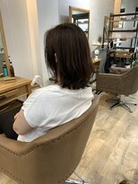 ジーニー(GeeNY)&nbsp;外ハネくびれミディアムヘアスタイル