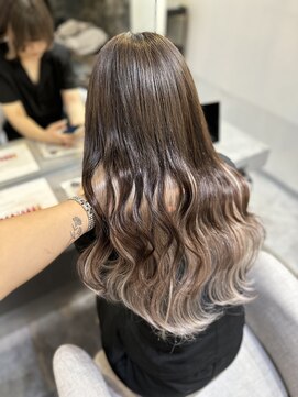 ラビス 浦和(Lovis) 美髪/ネビージュ/大人かわいい/透明感ショート[浦和]