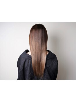 《酸性ストレート取り扱いサロン◎》ダメージを最小限に抑え、クセをしっかり伸ばして、自然な仕上がりに◇