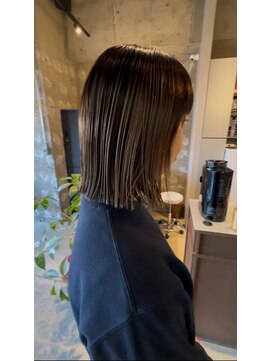 フープ 川越(hoop) 切りっぱなしロブ白髪ぼかしにもおすすめハイライトカラー